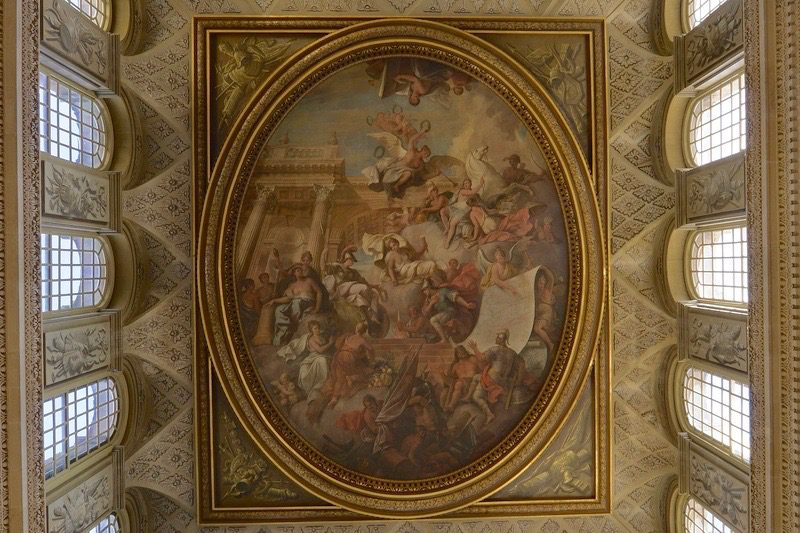 blenheimpalace-history-portraits-greathall-ceiling.8be22613