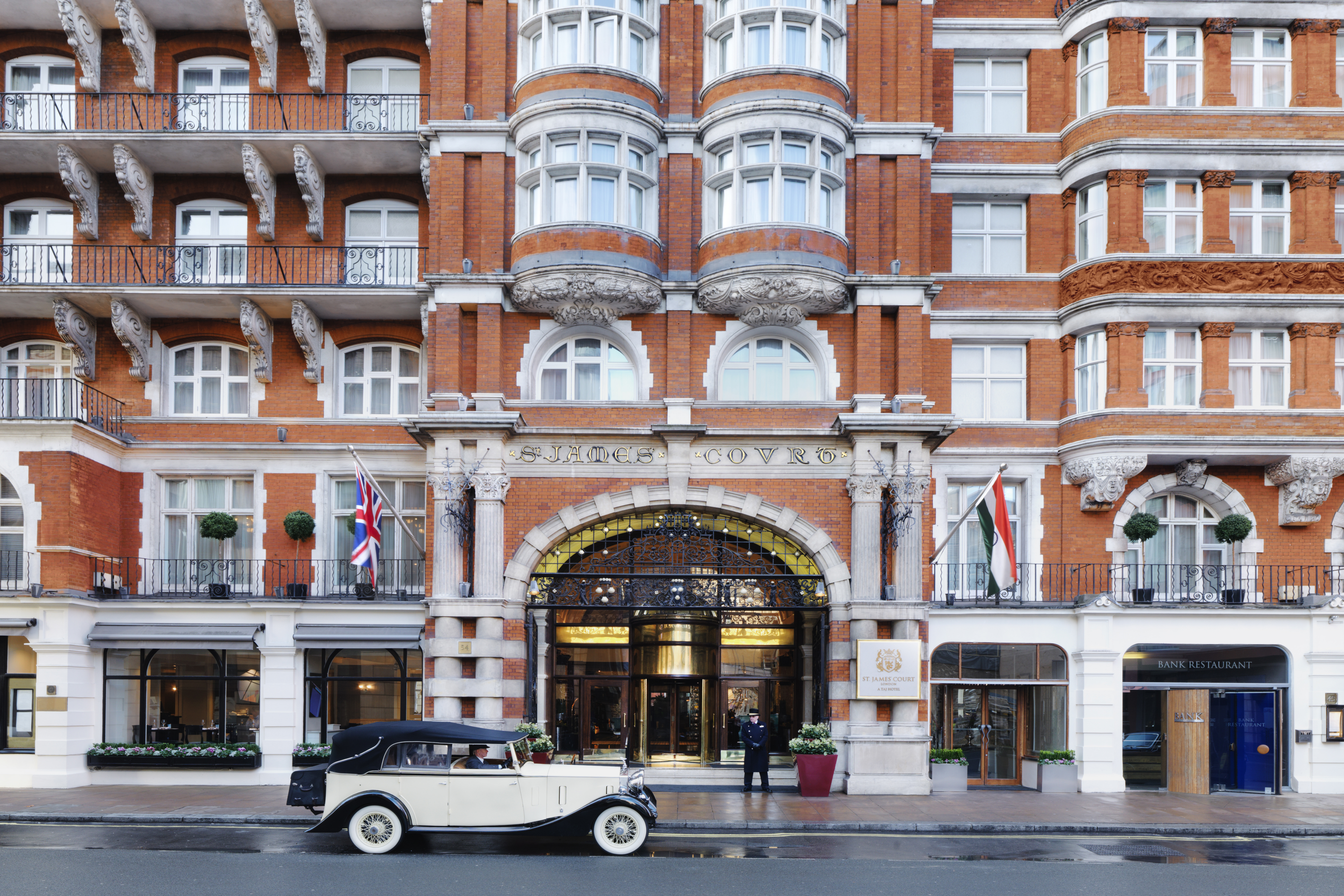 St james london. Сент-Джеймс Резиденс. St James Plaza. Фешенебельные районы Лондона. Гостиница Англия.